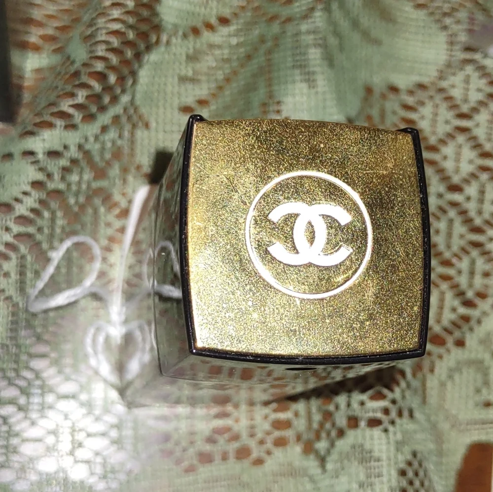 CHANEL no contents